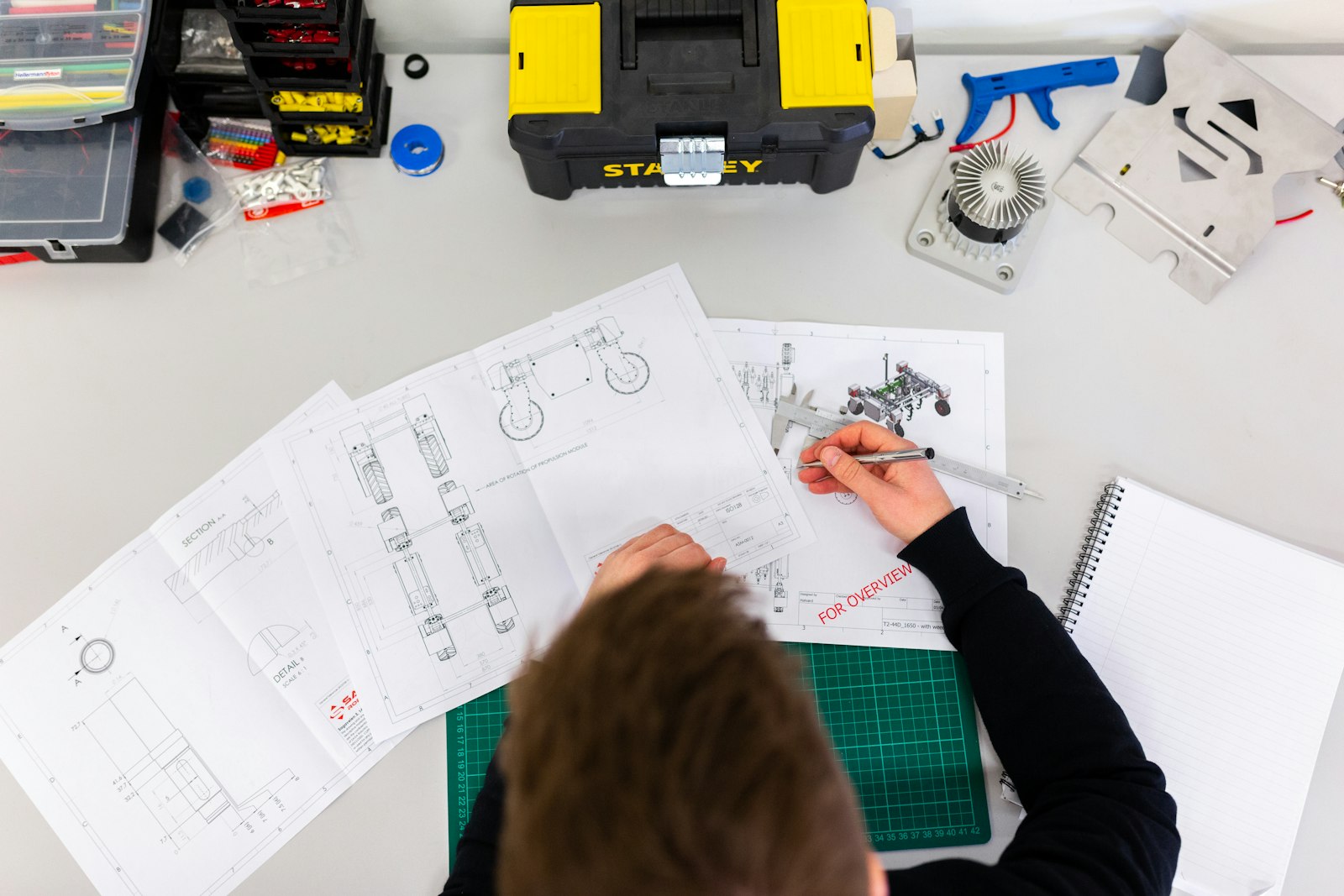 Caméra de vision industrielle contrôlant des pièces